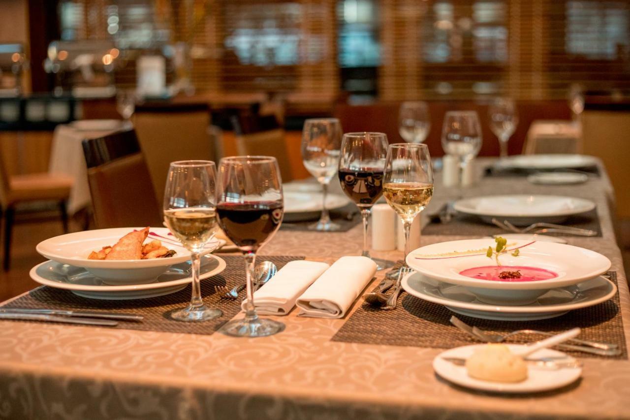 Mds Hotel Καλάμα Εξωτερικό φωτογραφία A table set for dinner