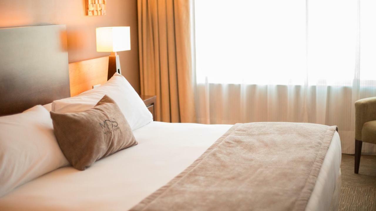 Mds Hotel Καλάμα Εξωτερικό φωτογραφία A bed runner