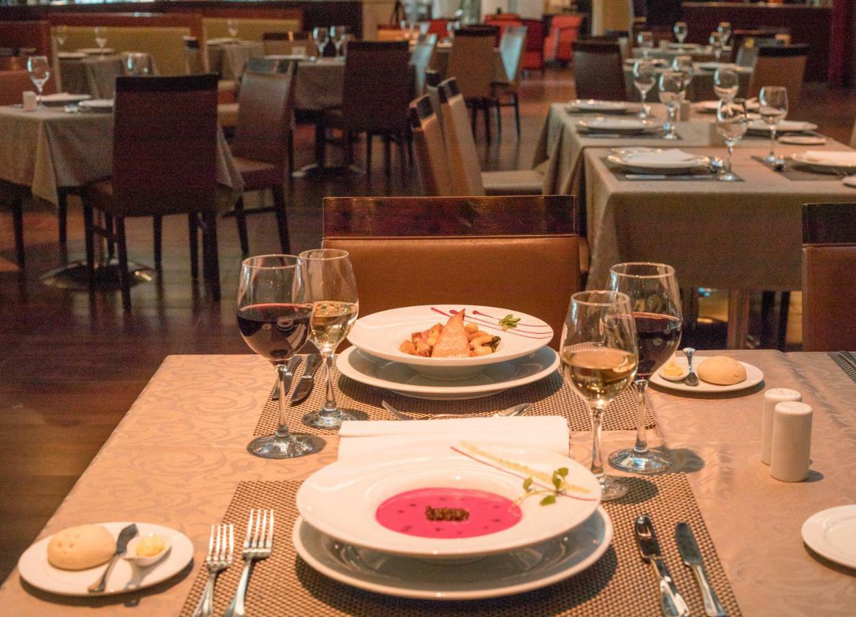 Mds Hotel Καλάμα Εξωτερικό φωτογραφία A table set for dinner