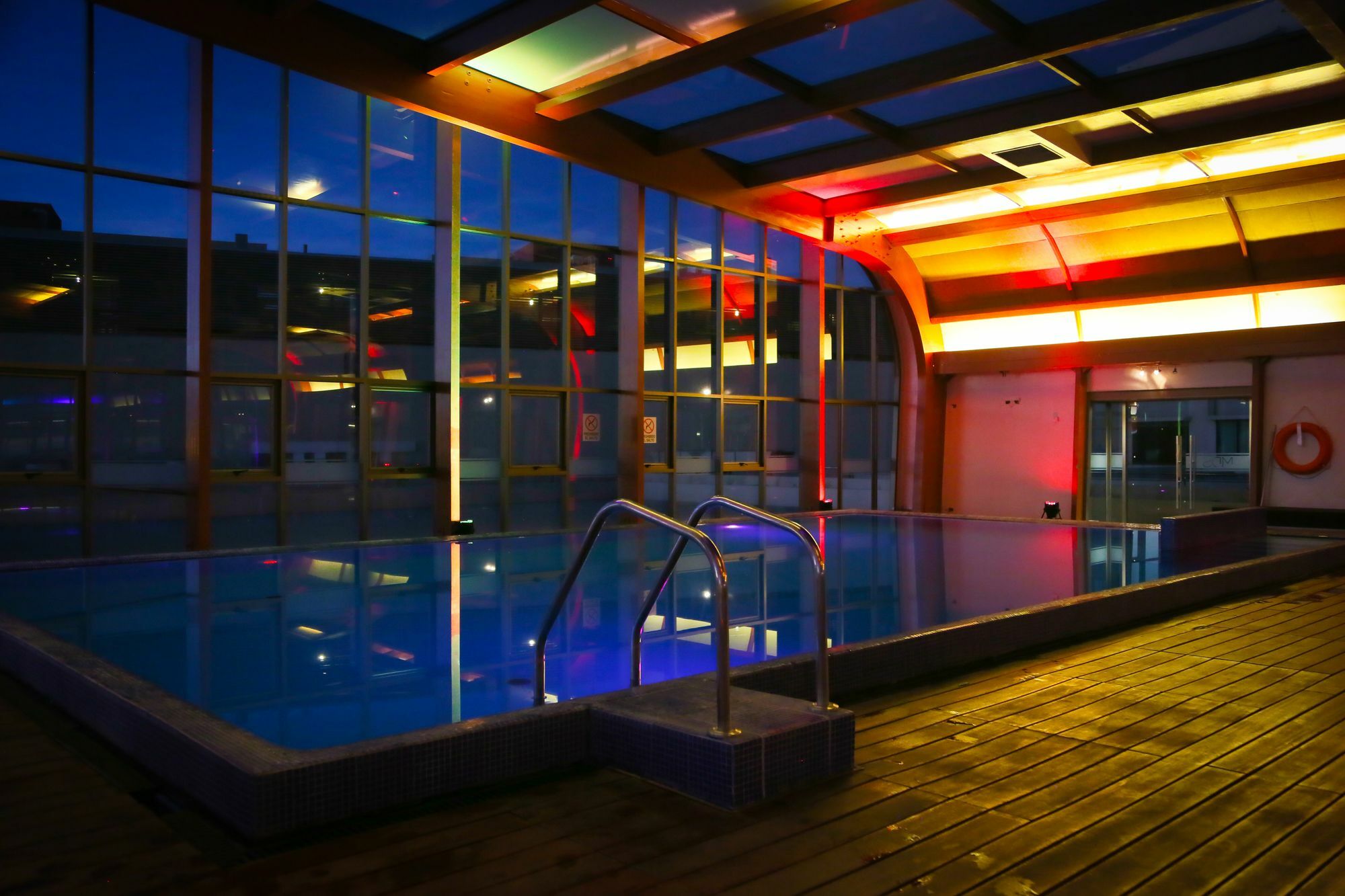 Mds Hotel Καλάμα Εξωτερικό φωτογραφία The pool at the top of the hotel