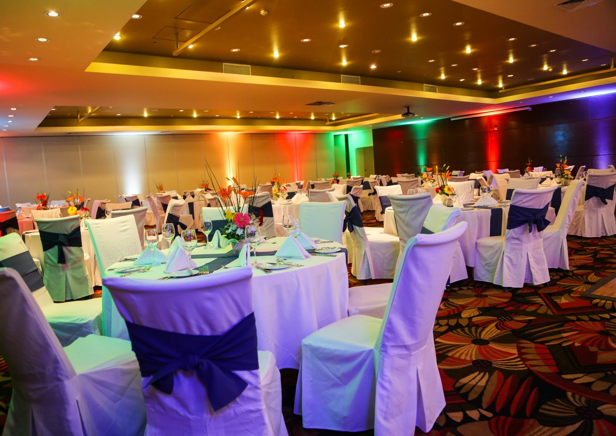 Mds Hotel Καλάμα Εξωτερικό φωτογραφία A wedding reception at the Grand Ballroom